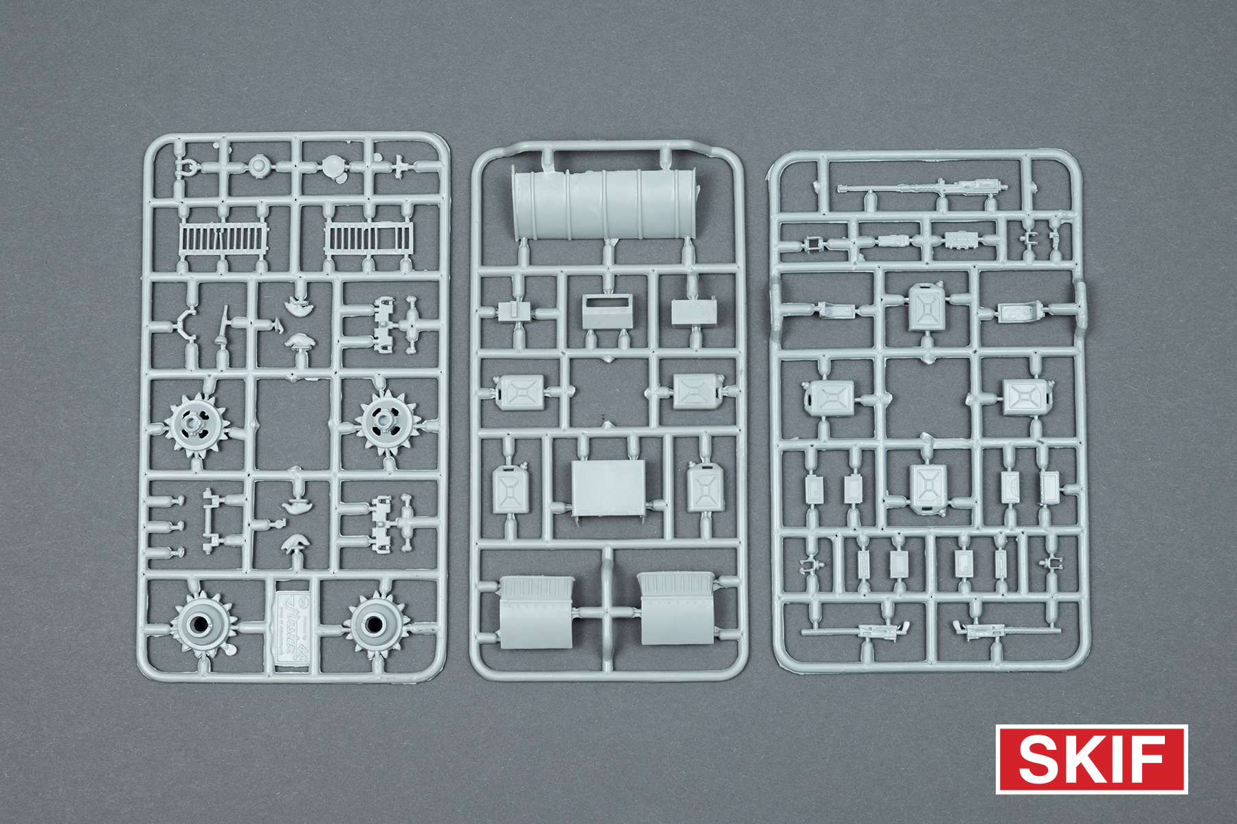 SKIF Tiran-5Sh tank (1/35) MK236 – Hobbylink International Shop